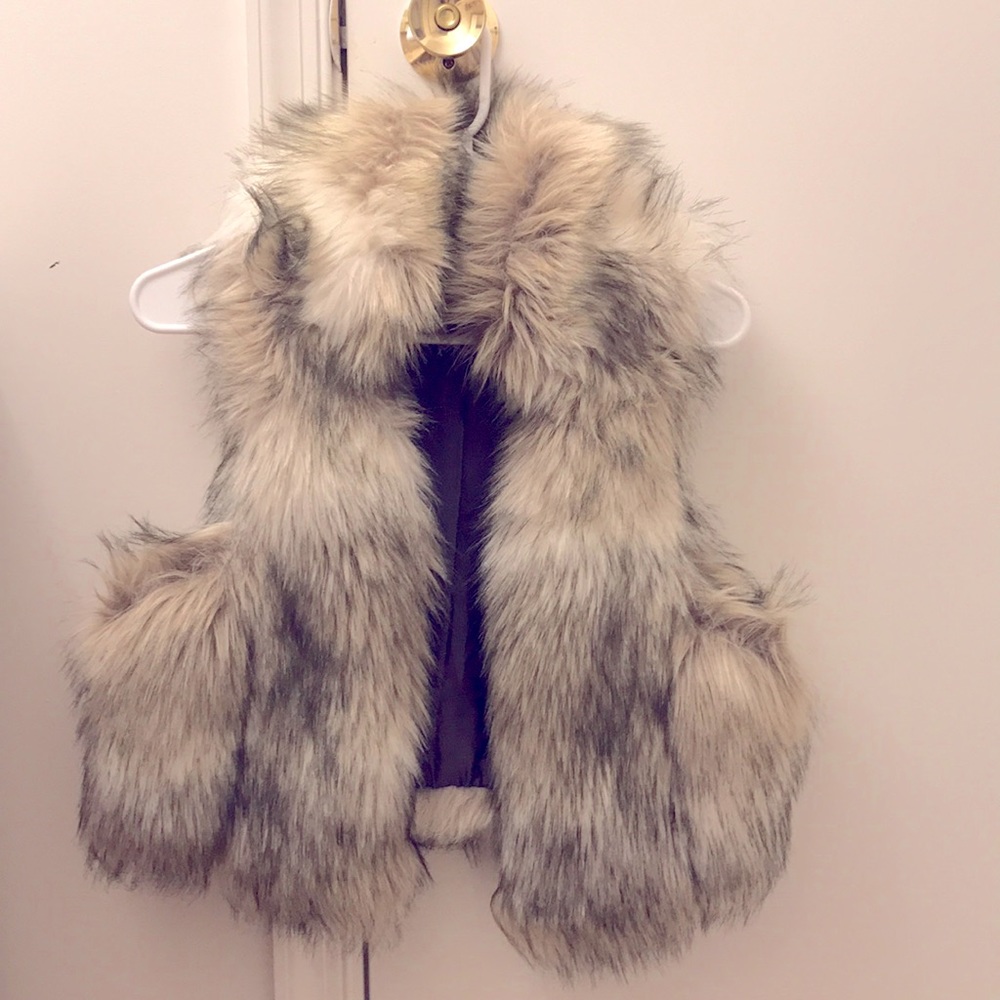 Beautiful furry vest by loft